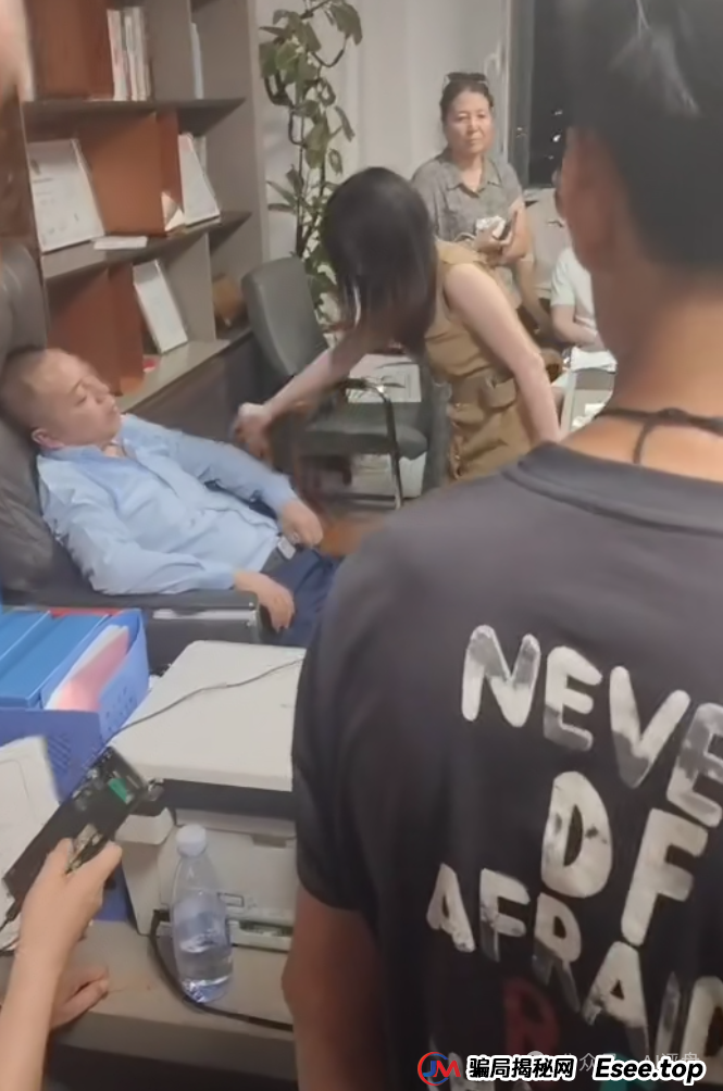 树拍易购资金盘崩盘，万人维权！警方已经立案了，特警接管在维持秩序，无数人血本无归！